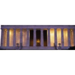  Facade of the Lincoln Memorial, Washington D.C., USA 