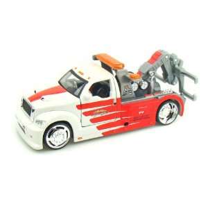  Wrecker 1/25 White / Red Tow Truck: Toys & Games