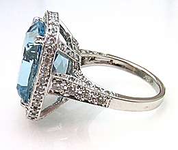 Gorgeous Aquamarine 10.67 Carats and Diamond Ring  
