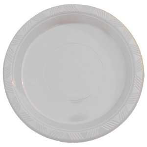  7 White plastic plates: Kitchen & Dining