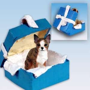  Chihuahua Blue Gift Box Dog Ornament   Brindle: Home 