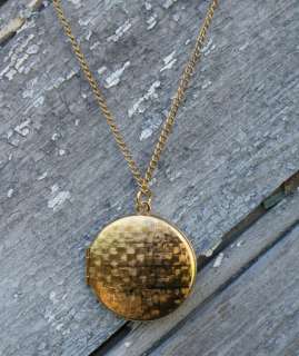 Vtg Locket Pendant Necklace Gold 70s Circle Classic  