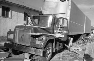 CONVOY candid PECKINPAH Mack Trucker 8x11 still#72  