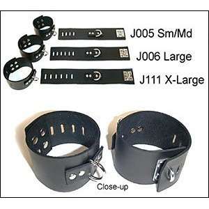  Wrist Cuffs w/ D Ring, Large: Health & Personal Care