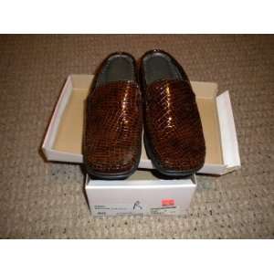  Relax Shoes Womens Size 40 (9), Made in Italy, Brown Clogs 