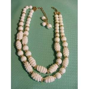  Hobe Milk Glass Necklace: Jewelry