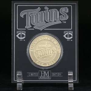  Minnesota Twins Etched Acrylic Gold Plated Coin: Sports 
