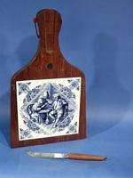 d422 Delft Blue Tile in Cheeseboard with cheese knife  
