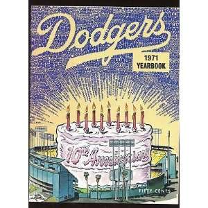   Dodgers Yearbook EXMT   MLB Programs and Yearbooks: Sports & Outdoors