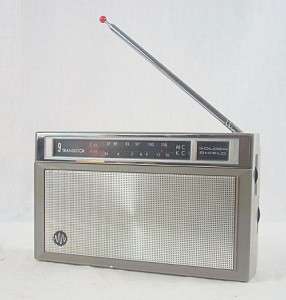 Vintage Sylvania Golden Shield 7250 Albacore AM Transistor Radio 