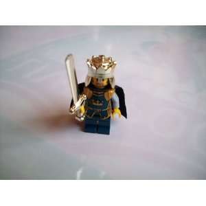 LEGO Mini Fig Figure   Knights Kingdom   Rare Knight KING + GOLD SWORD 