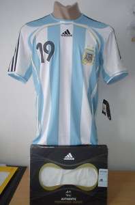 ARGENTINA 2006 FORMOTION HOME SOCCER JERSEY MESSI #19  