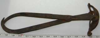 Vintage Rusty Pitted Single Handle Block Ice Tongs/Ice Carrier Open to 